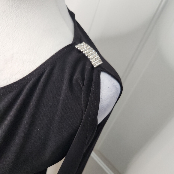 NWT Nik and Nash Black Cold Shoulder with Rhinestone Piece on Shoulder  Size Med - Picture 2 of 7